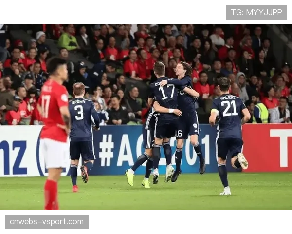 现场通讯：富勒姆vs西汉姆联因球迷冲突中断比赛12分钟