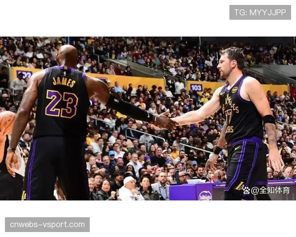 湖人主场127-113击败骑士，詹姆斯高效表现引领球队取胜